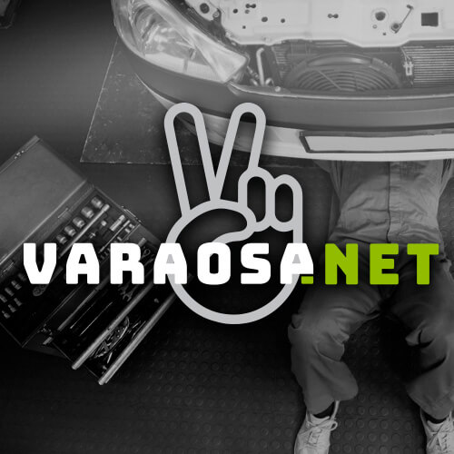 Varaosa.net-logo, taustalla mies korjaa autoa.